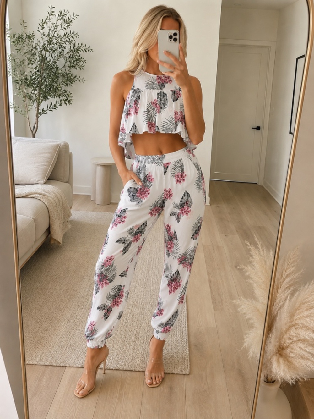 NWT Ivory Floral Resort Jogger Set Small